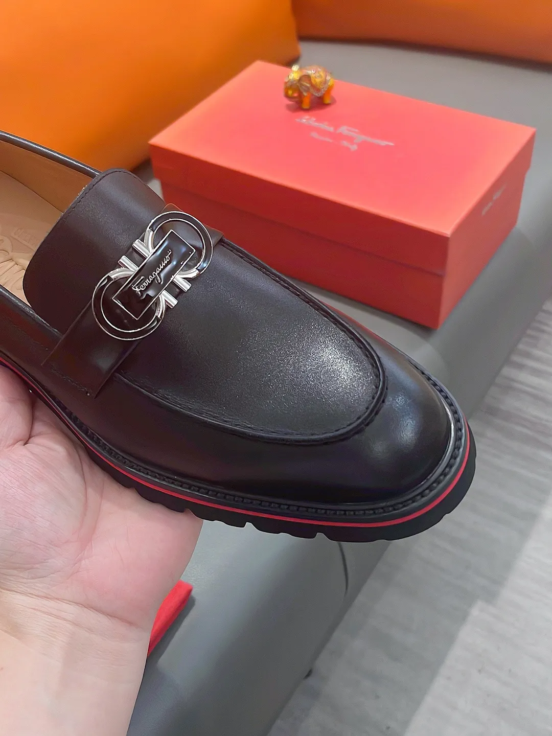 Men's shoes FERRAGAMO "Ferragamo" P540 Regular size: 39-44 (38, 45, 46, 47 customized) (suit shoes) Product materials: Selected first-layer cowhide upper, imported sheepskin lining; original outsole.